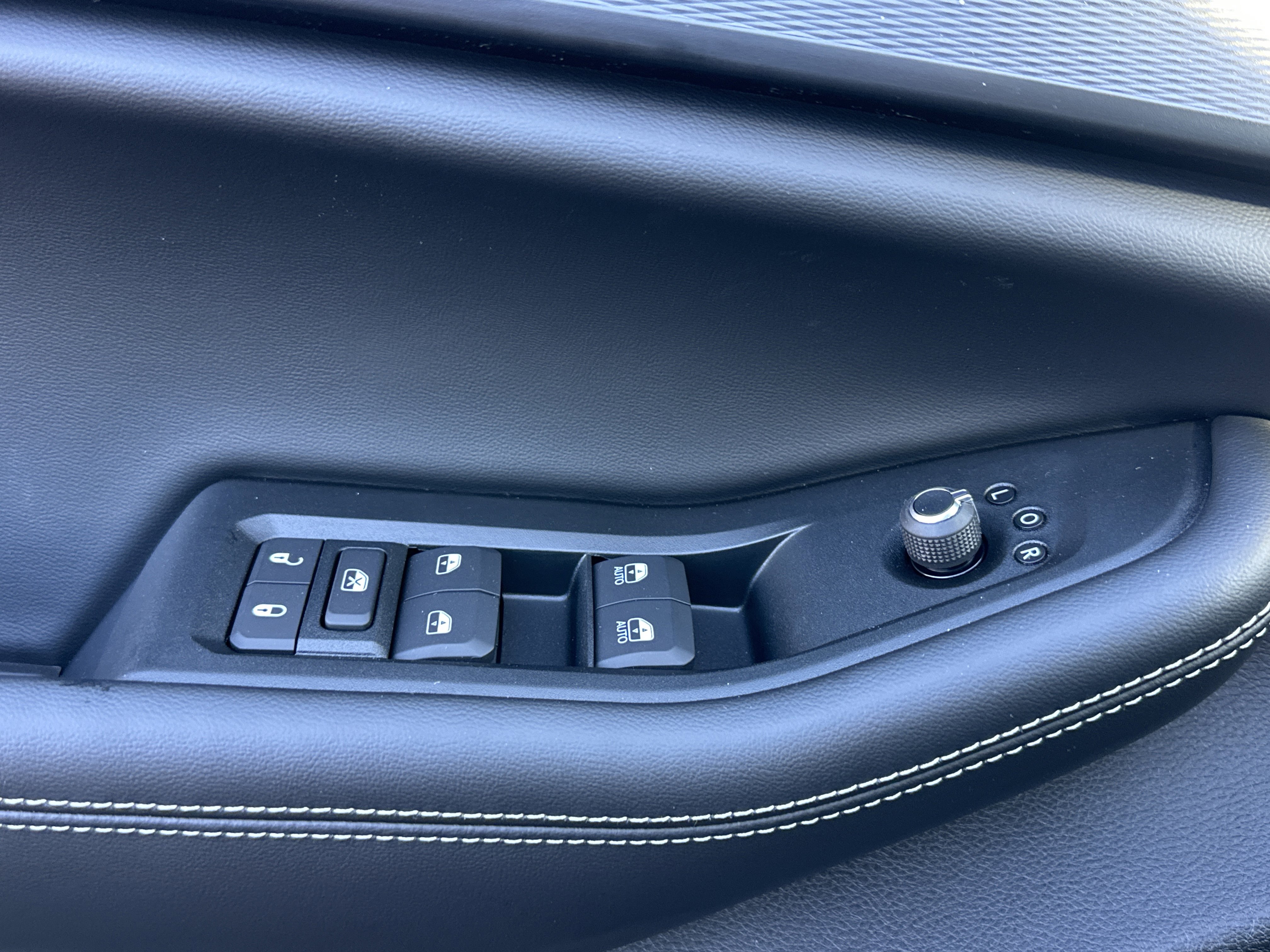 New 2025 Jeep Grand Cherokee Altitude image 11