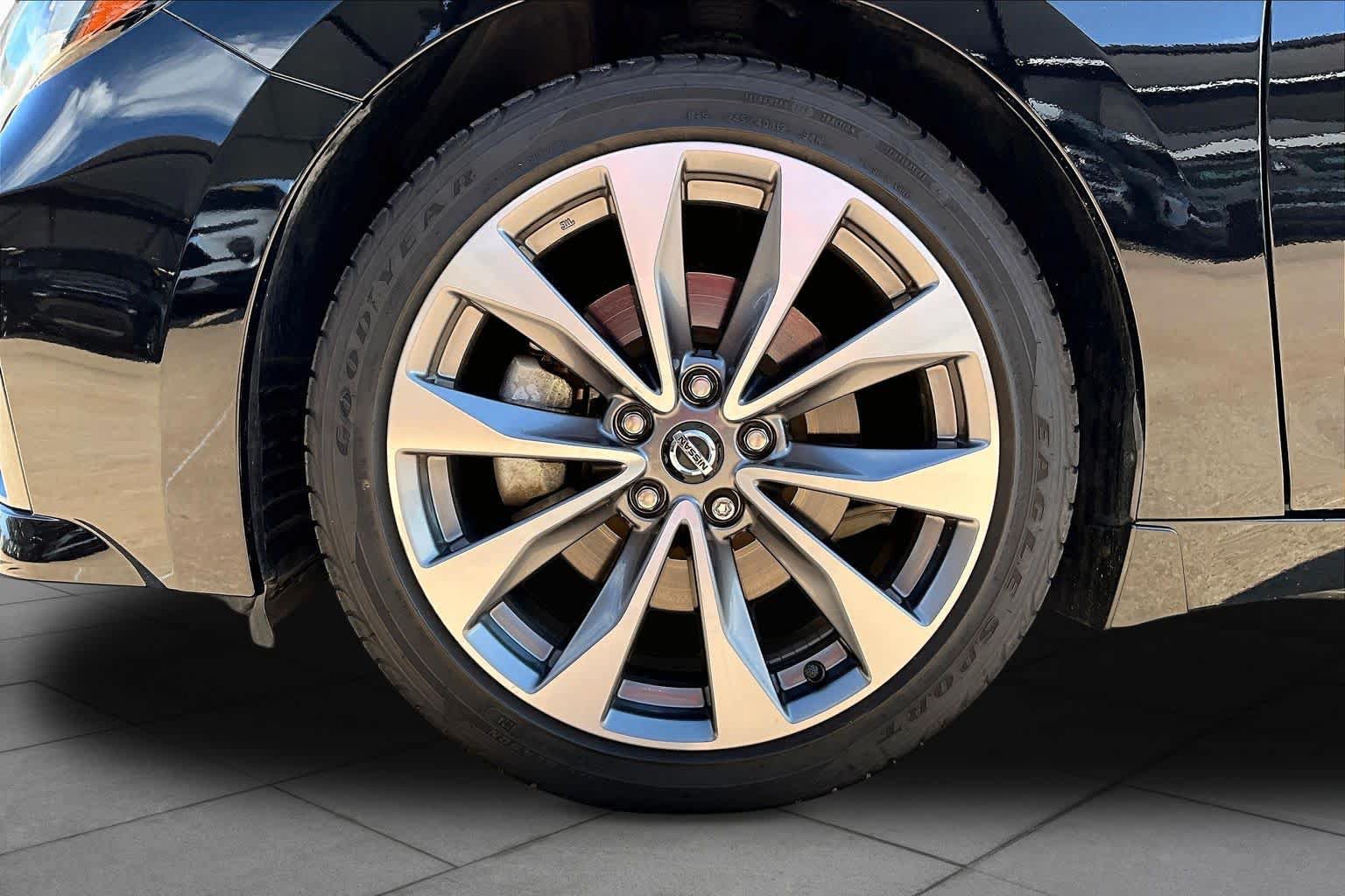 Used 2020 Nissan Maxima Platinum w/ Sport Mat Group FWD image 11