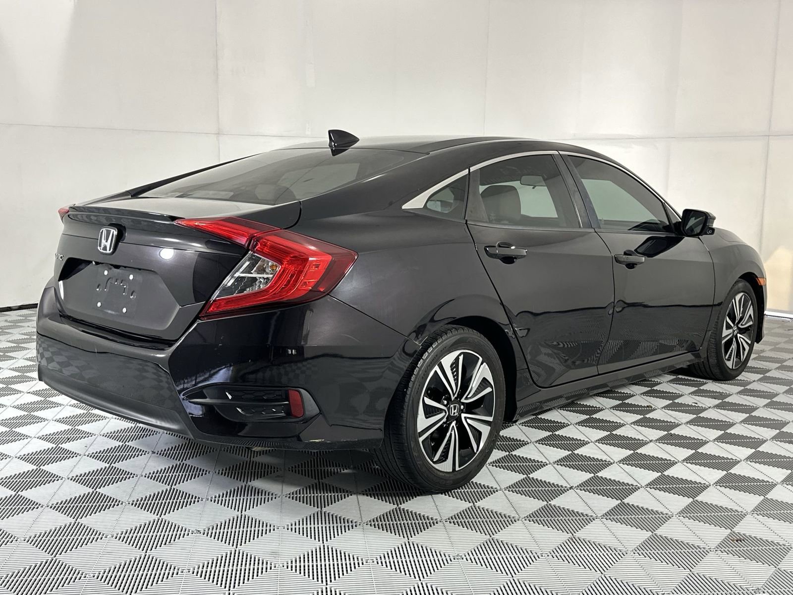 Used 2017 Honda Civic EX-T image 8