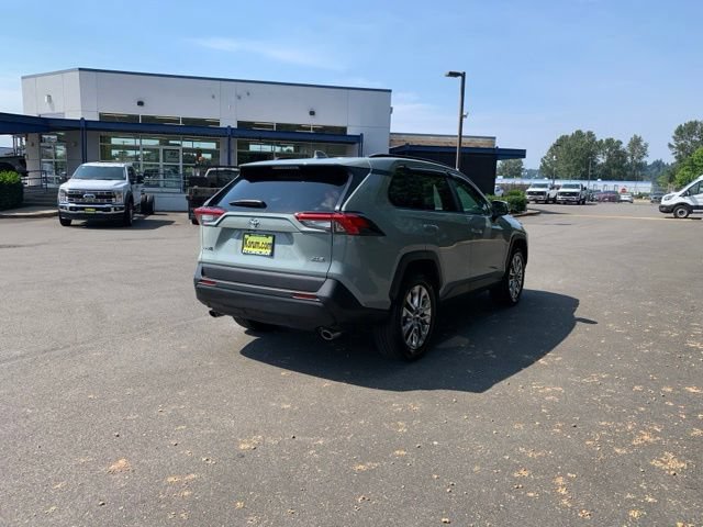Used 2020 Toyota RAV4 XLE Premium FWD image 7