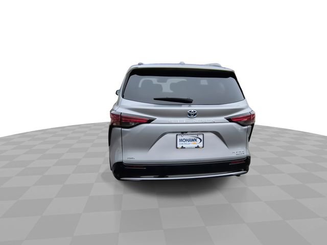 Used 2024 Toyota Sienna Platinum image 7