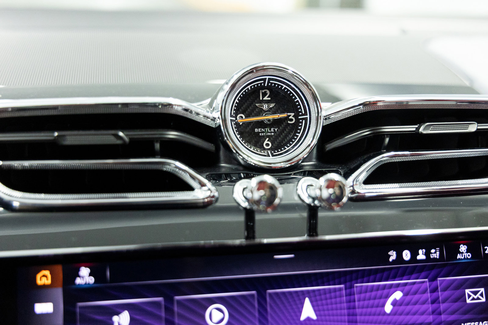 Used 2022 Bentley Bentayga image 30