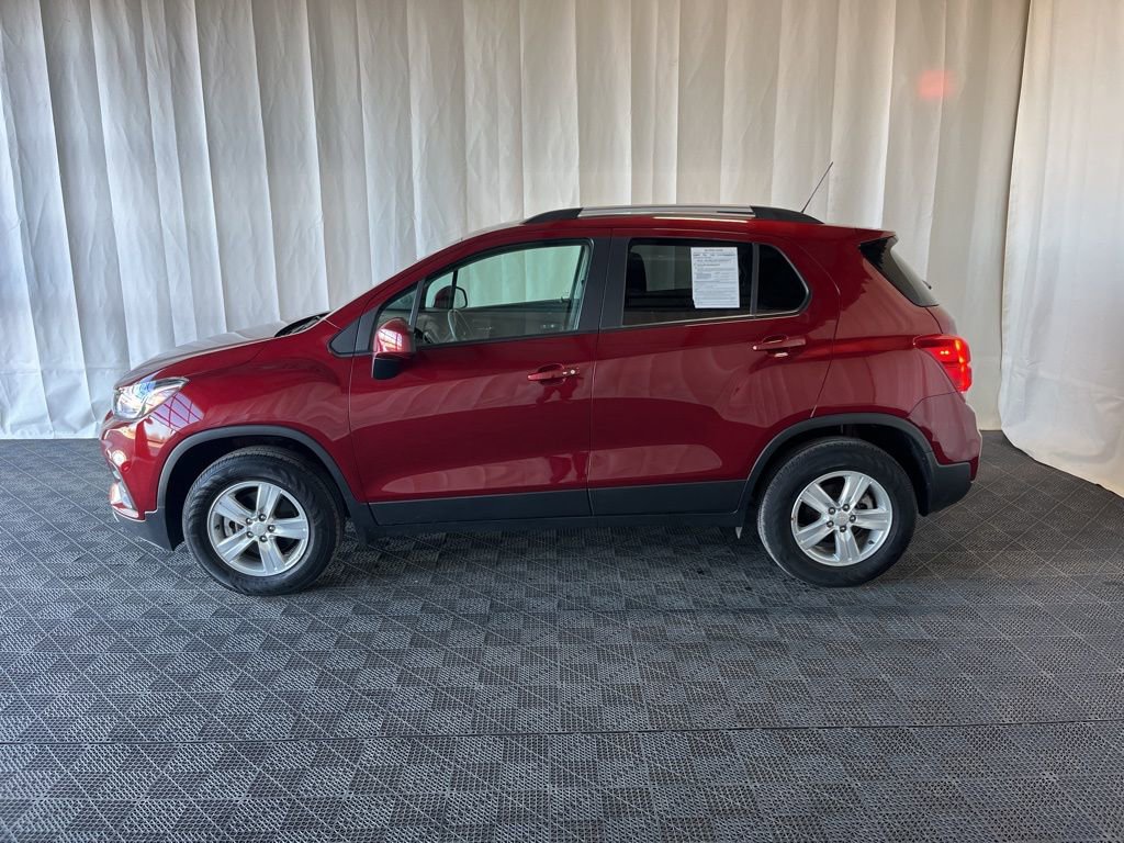 Used 2022 Chevrolet Trax LT w/ LT Convenience Package image 24