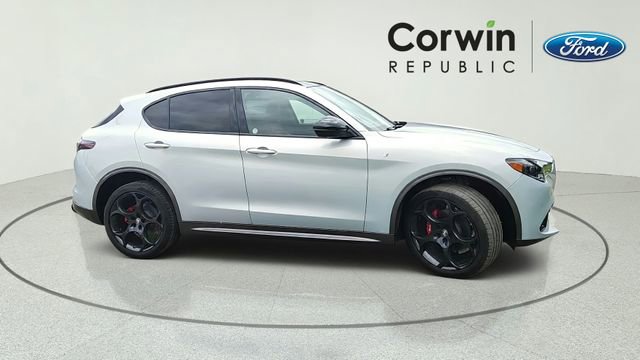 Used 2024 Alfa Romeo Stelvio Ti w/ Performance Driving Package AWD/4WD image 7