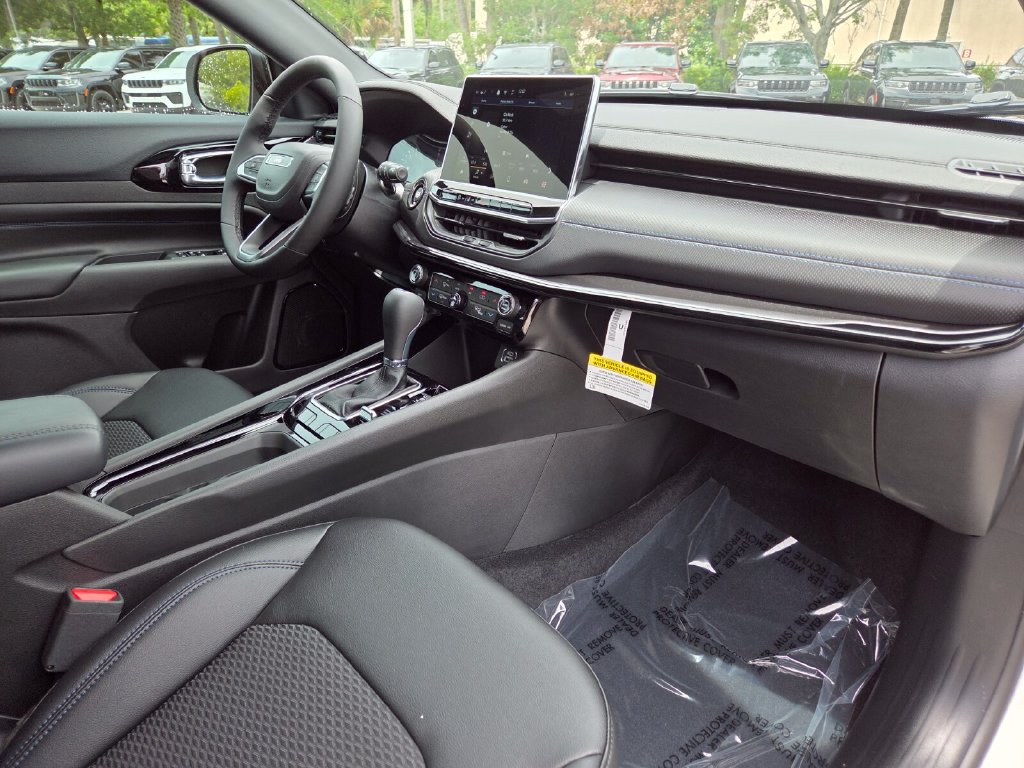 New 2026 Jeep Compass Latitude AWD/4WD image 14
