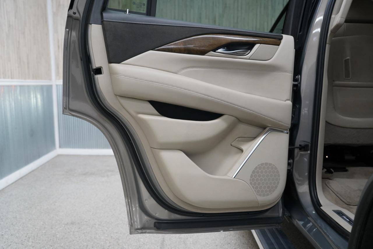 Used 2019 Cadillac Escalade Premium Luxury w/ LPO, Radiant Package AWD/4WD image 35