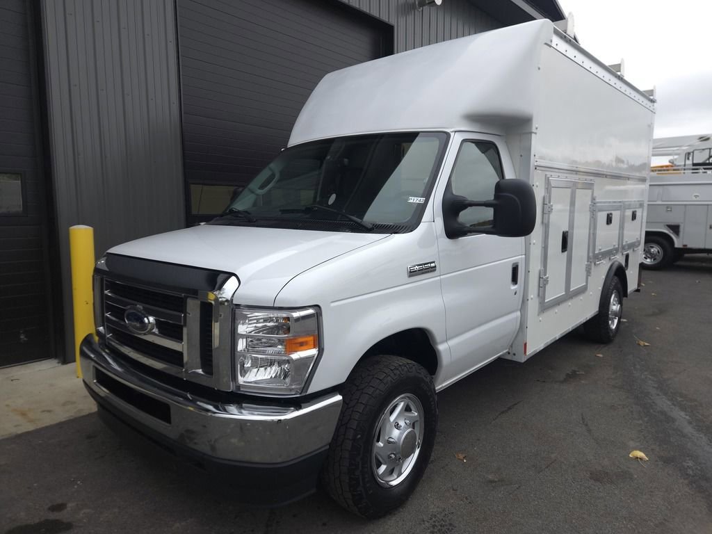 Used 2022 Ford E-350 and Econoline 350 Super Duty w/ Power Windows & Locks Group RWD image 2