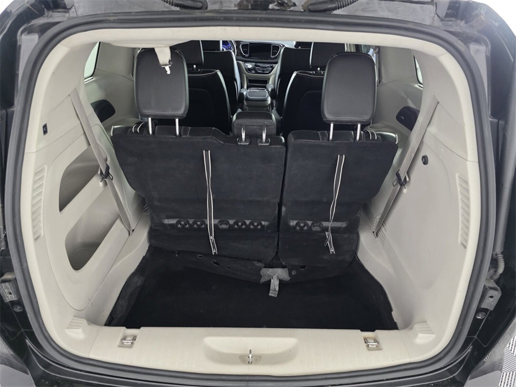 Used 2023 Chrysler Pacifica Limited image 19
