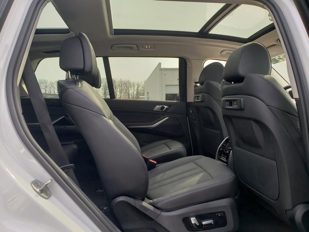 Used 2022 BMW X7 xDrive40i w/ Premium Package image 20