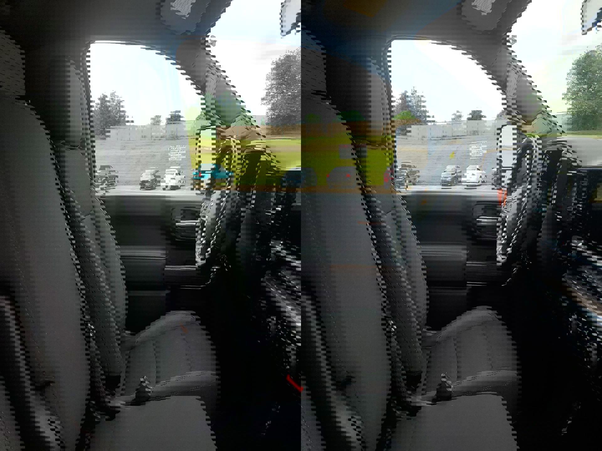 Used 2024 Chevrolet Silverado 2500 LT w/ Convenience Package image 32