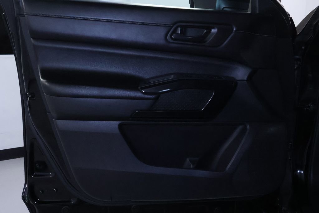 Used 2024 Nissan Pathfinder SV image 10