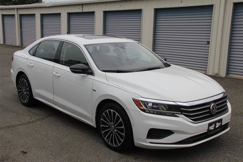 Used 2022 Volkswagen Passat 2.0T FWD image 4