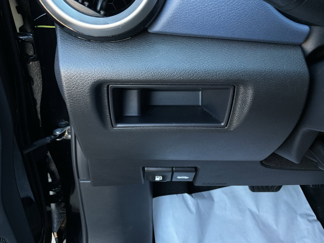 Used 2025 Nissan Versa SV FWD image 21