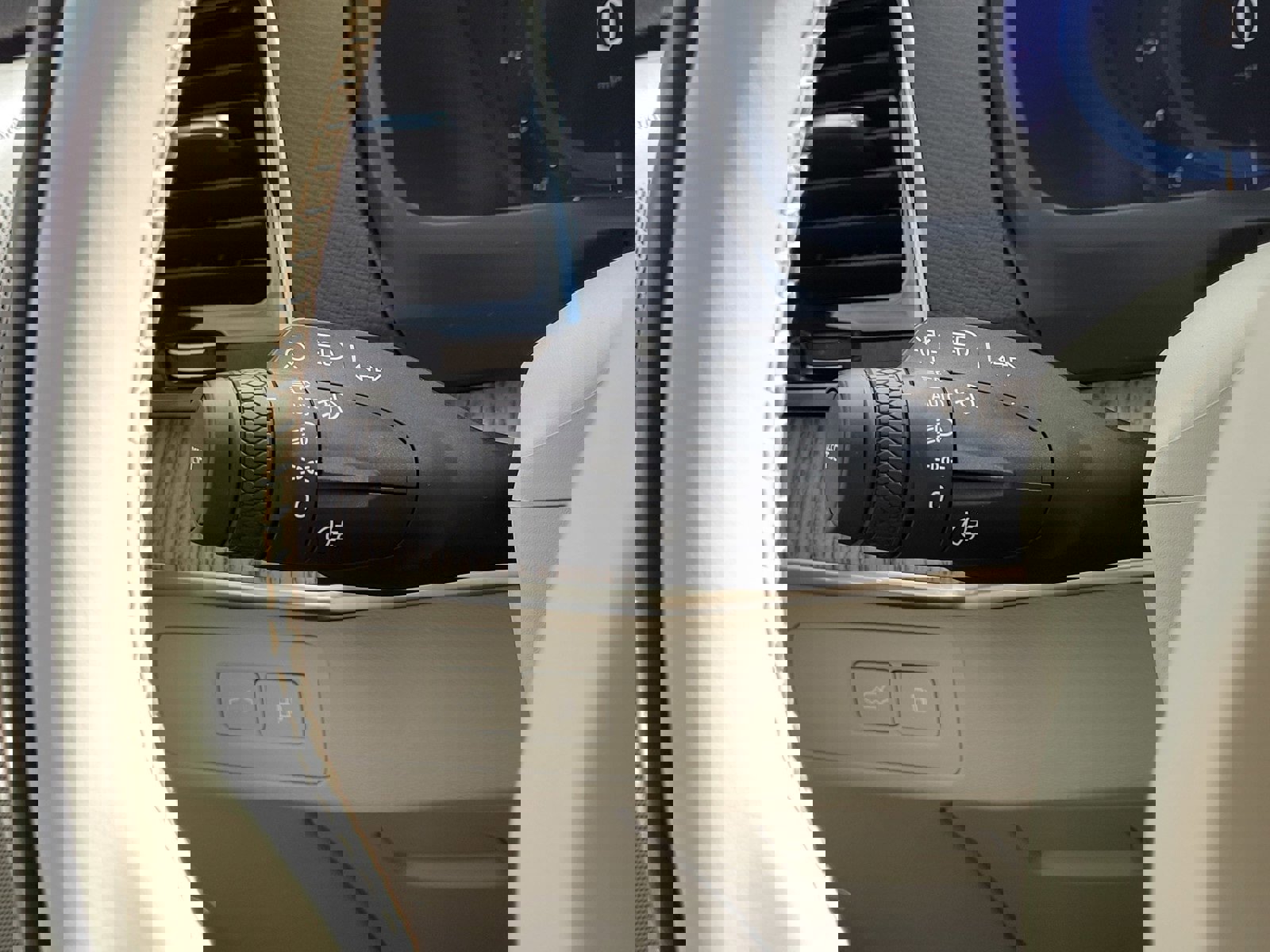 Certified 2024 Volvo XC90 T8 Plus image 23