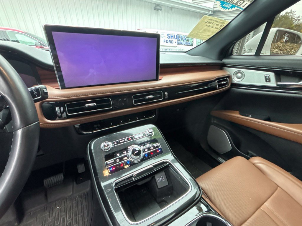 Used 2023 Lincoln Nautilus Reserve w/ Equipment Group 202A AWD/4WD image 10