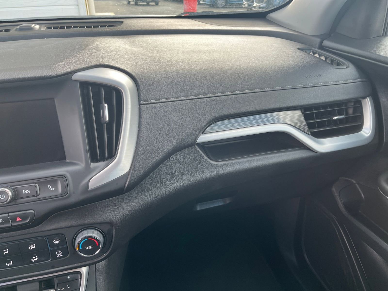 Used 2024 GMC Terrain SLE FWD image 35