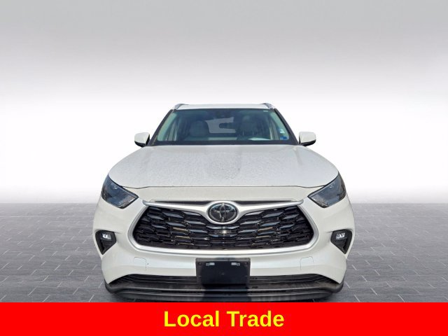 Used 2023 Toyota Highlander XLE FWD image 2