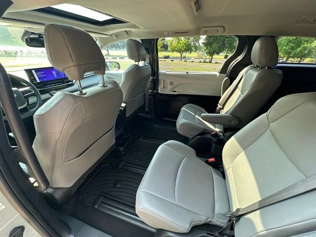 Used 2025 Toyota Sienna XLE w/ XLE Plus Package AWD/4WD image 16