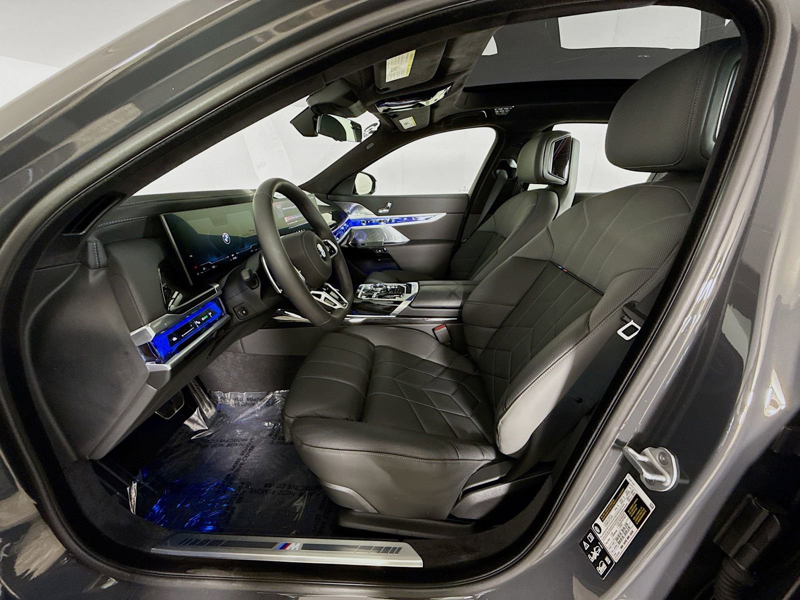 Used 2025 BMW 760i xDrive image 22