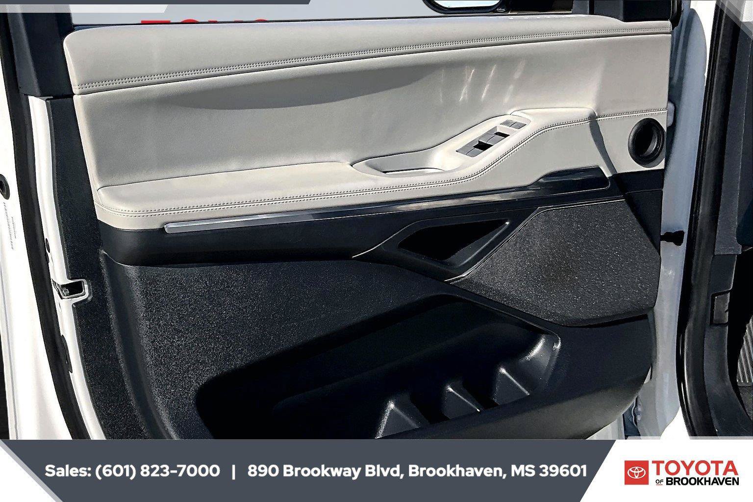 Used 2025 Lincoln Navigator L Reserve AWD/4WD image 17