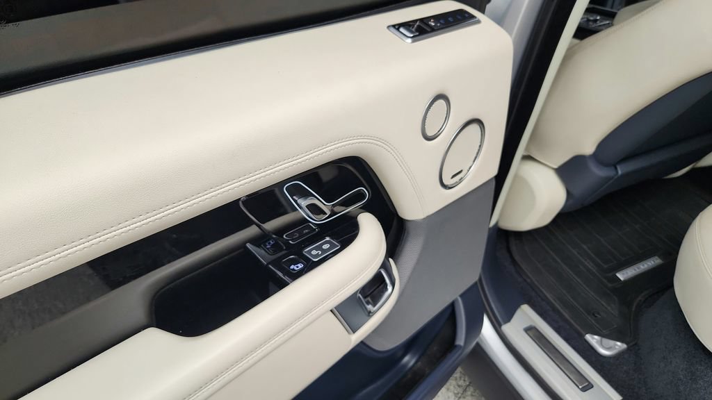 Used 2019 Land Rover Range Rover Supercharged AWD/4WD image 40