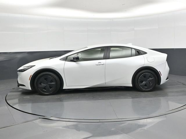 Used 2025 Toyota Prius LE FWD image 7
