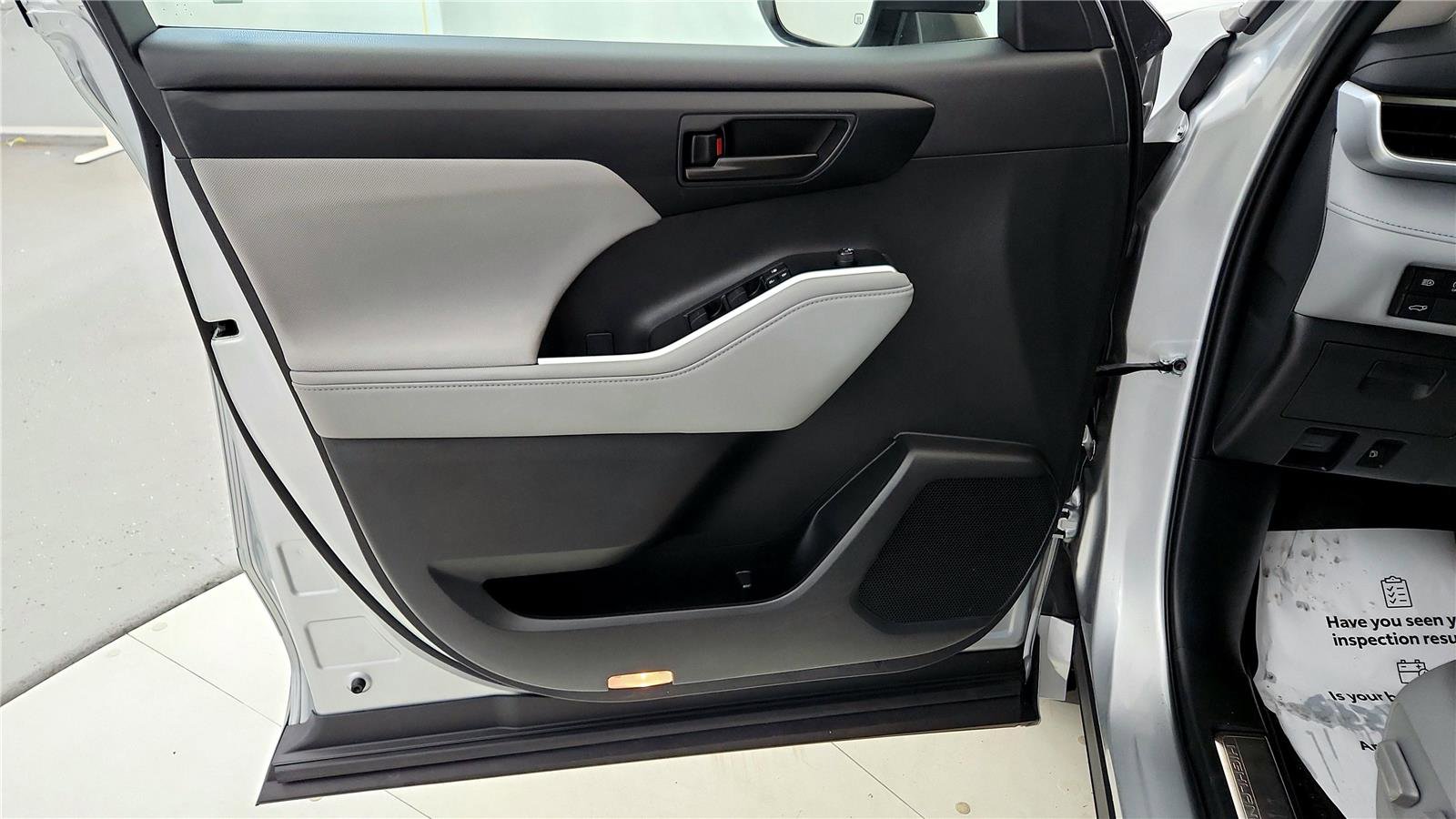 Used 2023 Toyota Highlander LE image 23