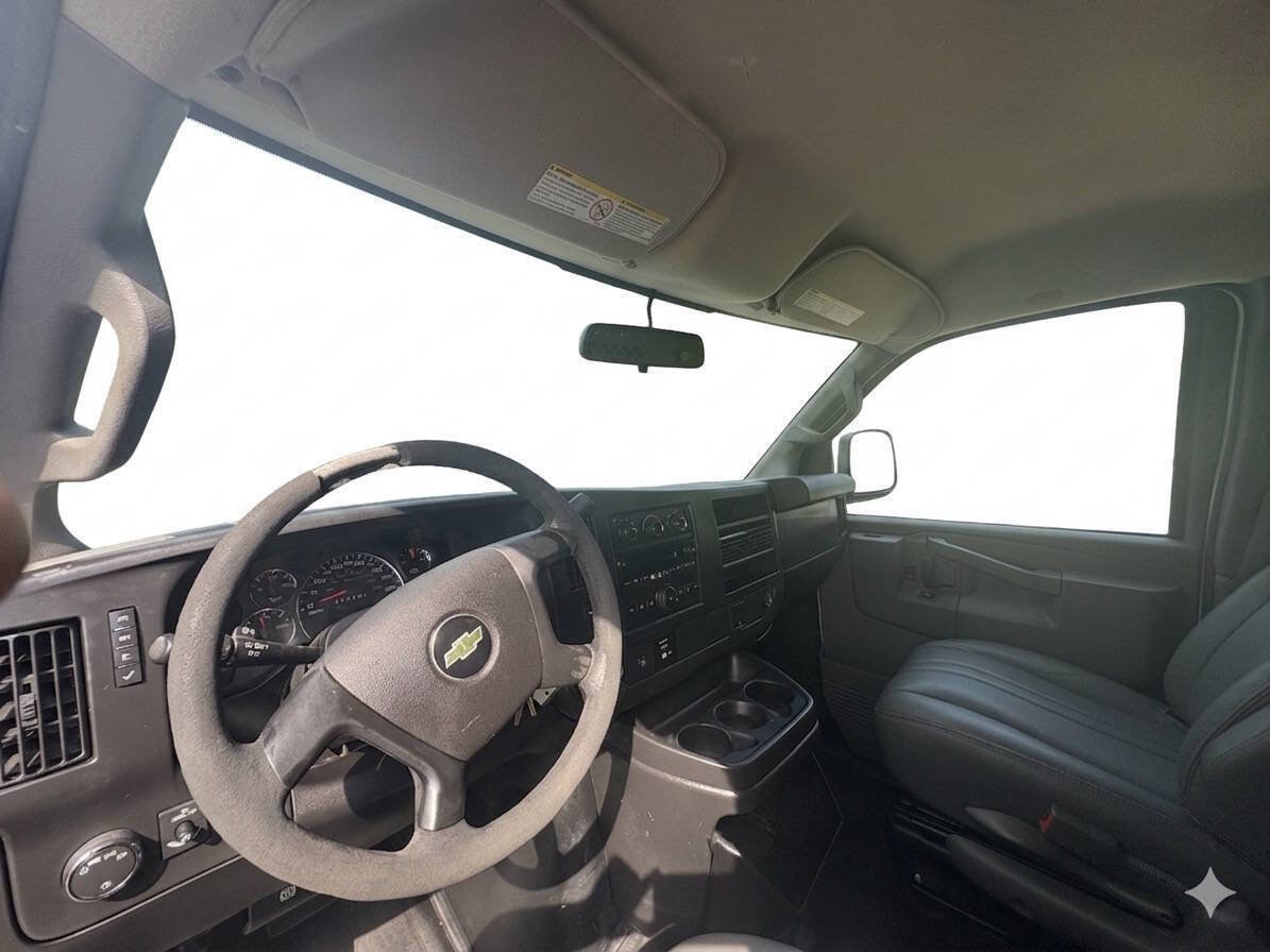 Used 2016 Chevrolet Express 3500 RWD image 12