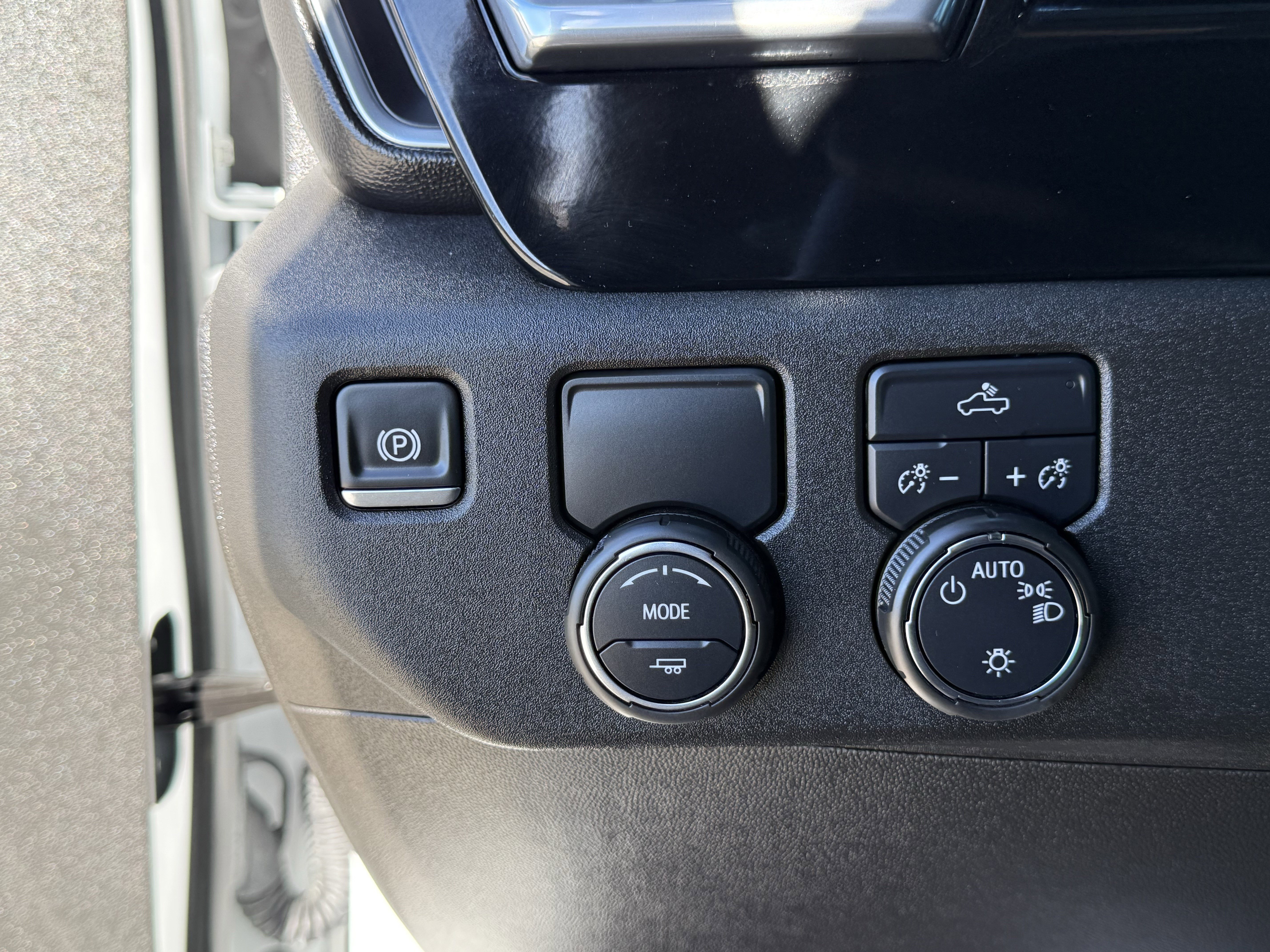 Used 2025 Chevrolet Silverado 1500 LT w/ Leather Package image 23