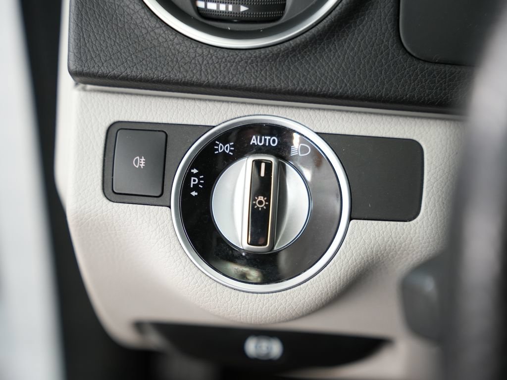 Used 2012 Mercedes-Benz C 300 4MATIC Sedan w/ Premium 1 Pkg image 43