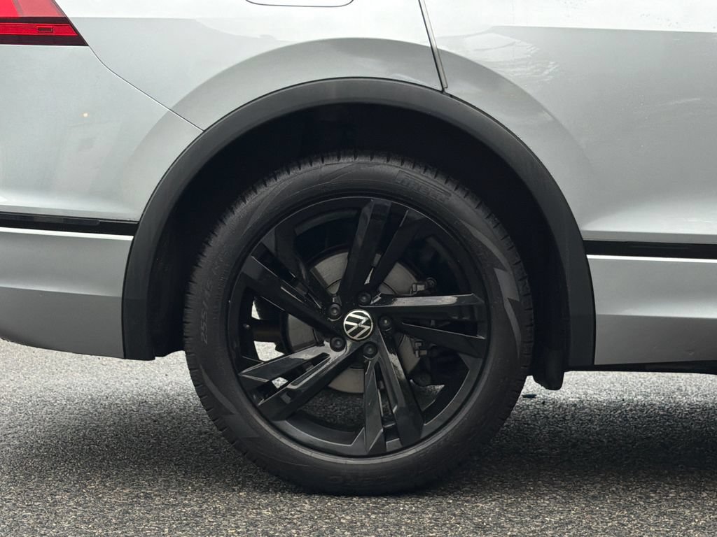 Certified 2023 Volkswagen Tiguan SE R-Line FWD image 6