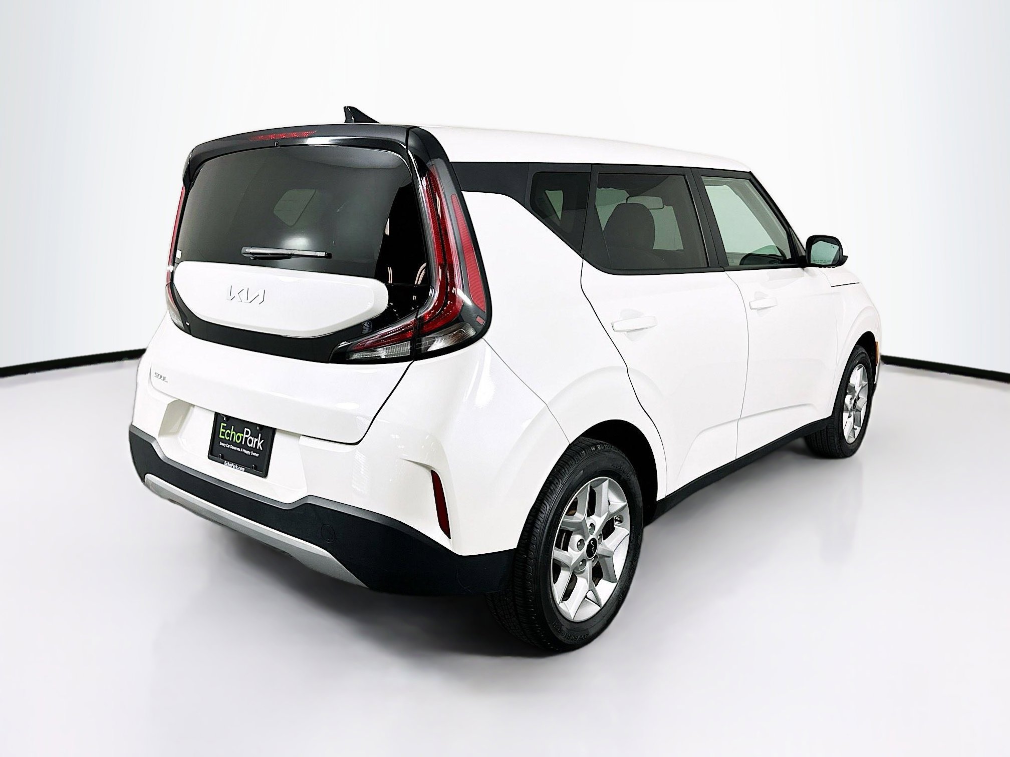 Used 2025 Kia Soul LX w/ LX Technology Package FWD image 9