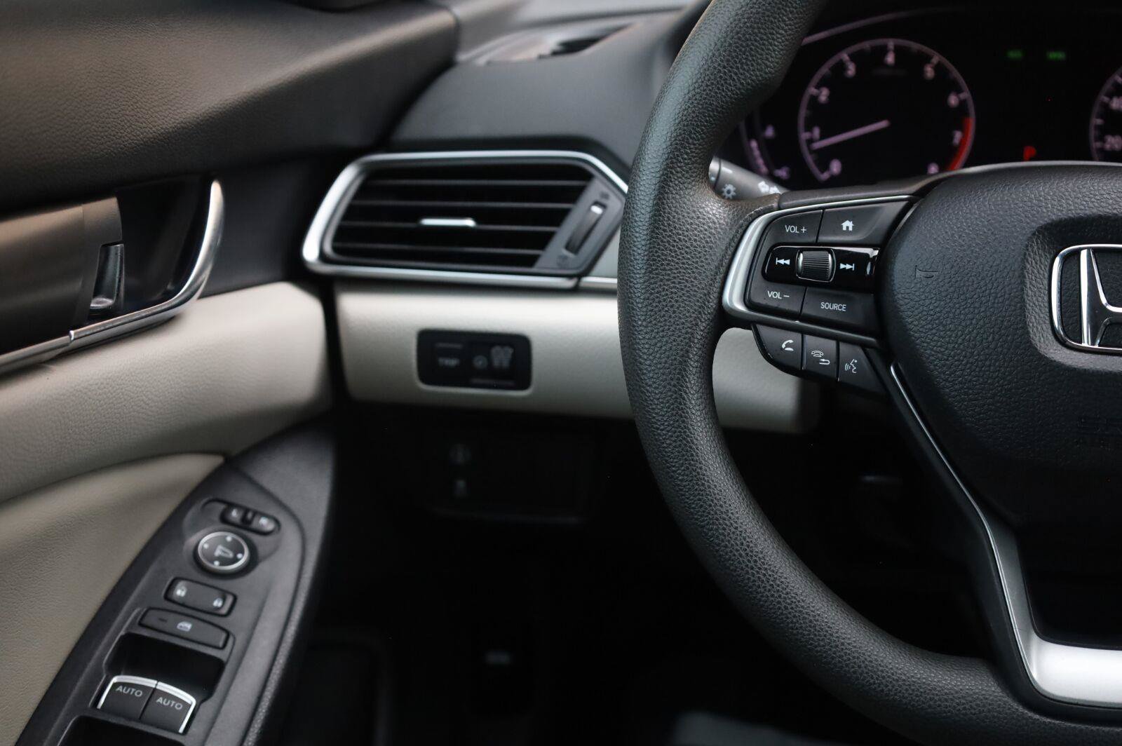 Used 2018 Honda Accord LX image 31
