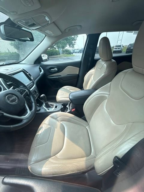 Used 2016 Jeep Cherokee Limited w/ Trailer Tow Group AWD/4WD image 2