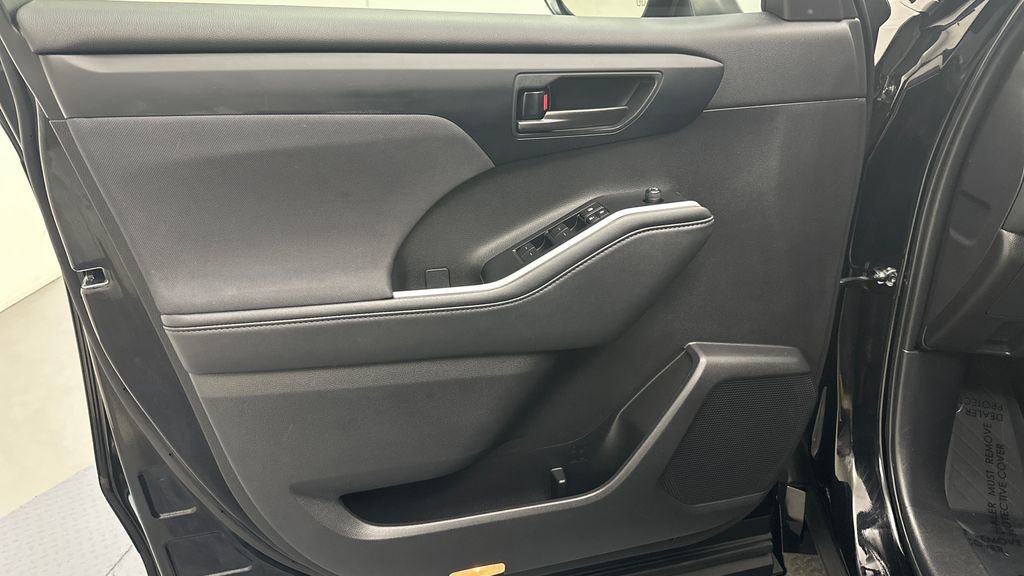 Certified 2024 Toyota Highlander LE image 14