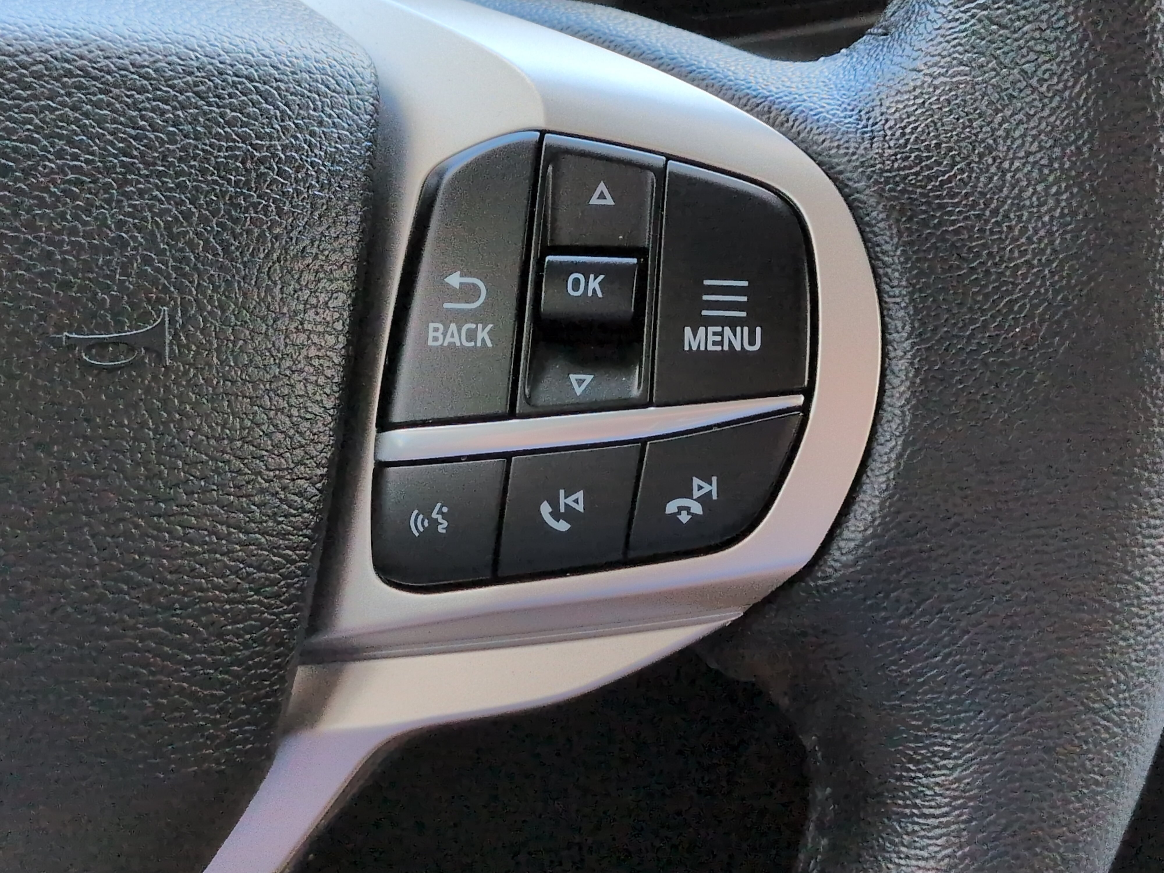 Certified 2022 Ford Explorer XLT RWD image 24