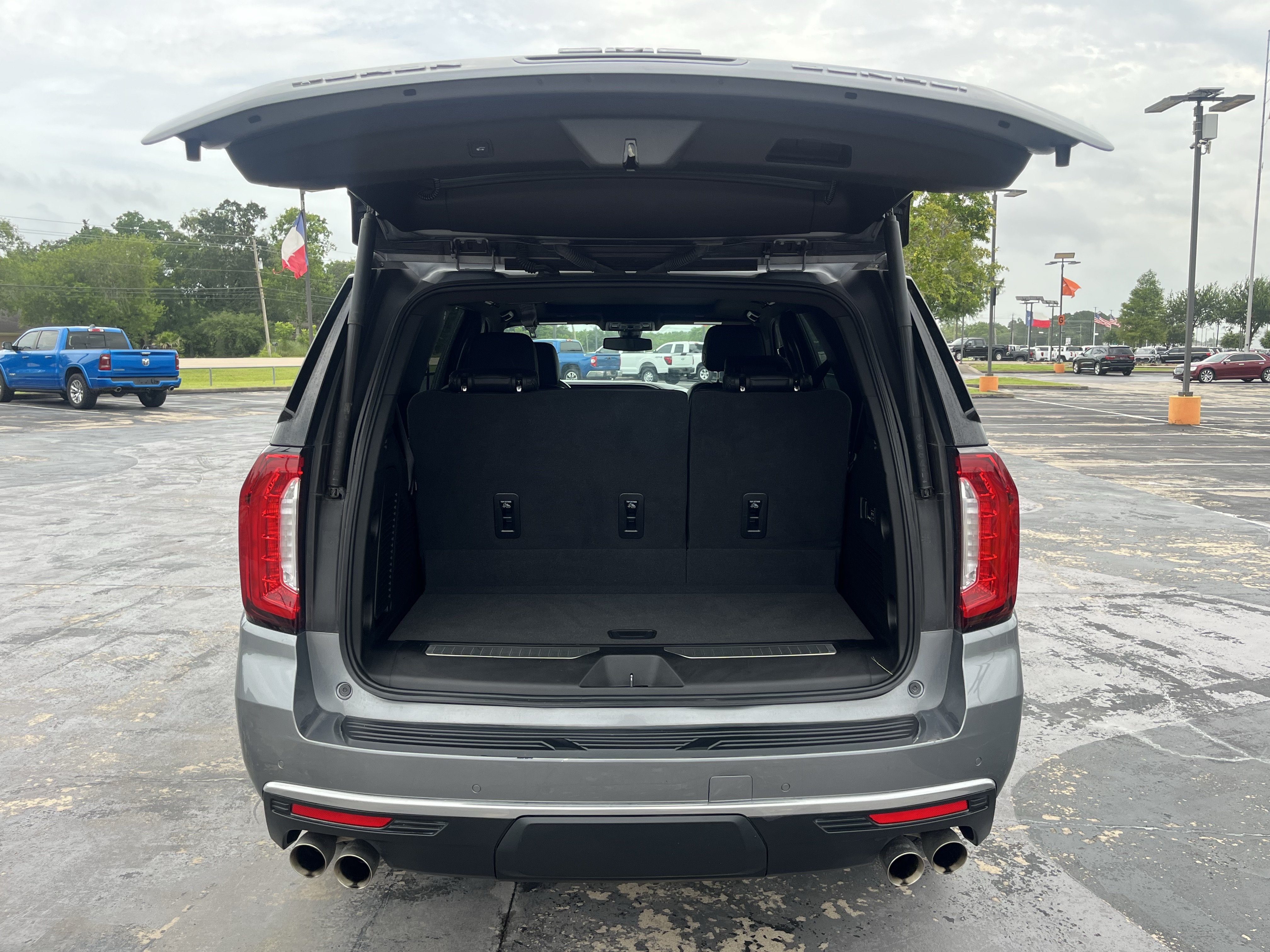 Used 2022 GMC Yukon Denali AWD/4WD image 12