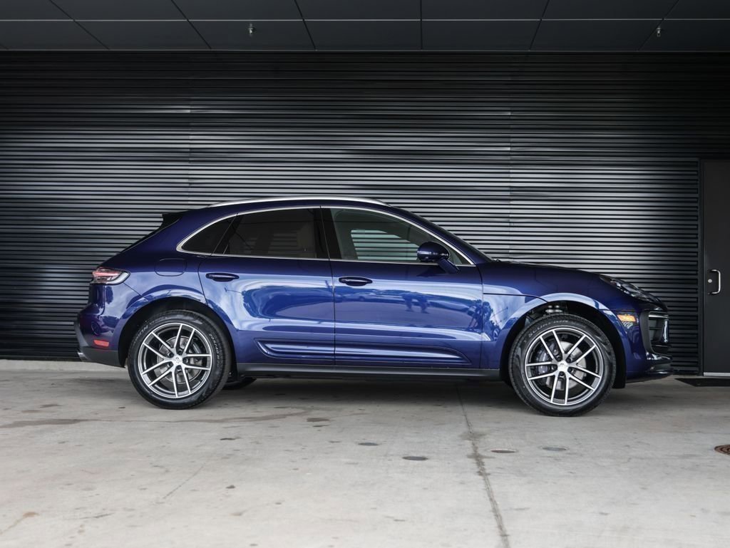 Certified 2025 Porsche Macan image 7