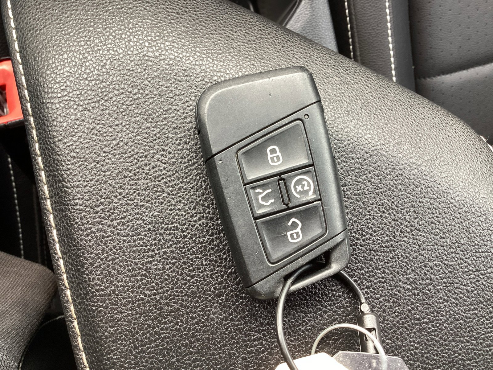 Used 2024 Volkswagen Jetta SE image 34