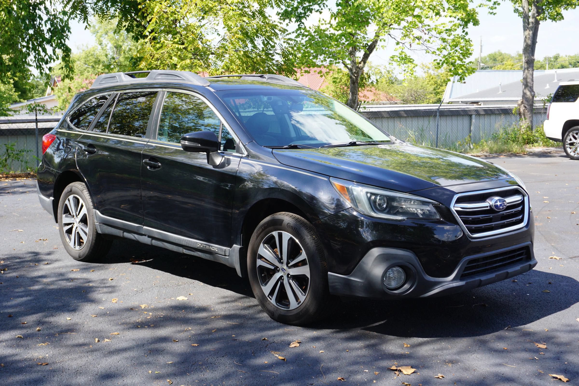 Used 2018 Subaru Outback 2.5i Limited AWD/4WD image 3