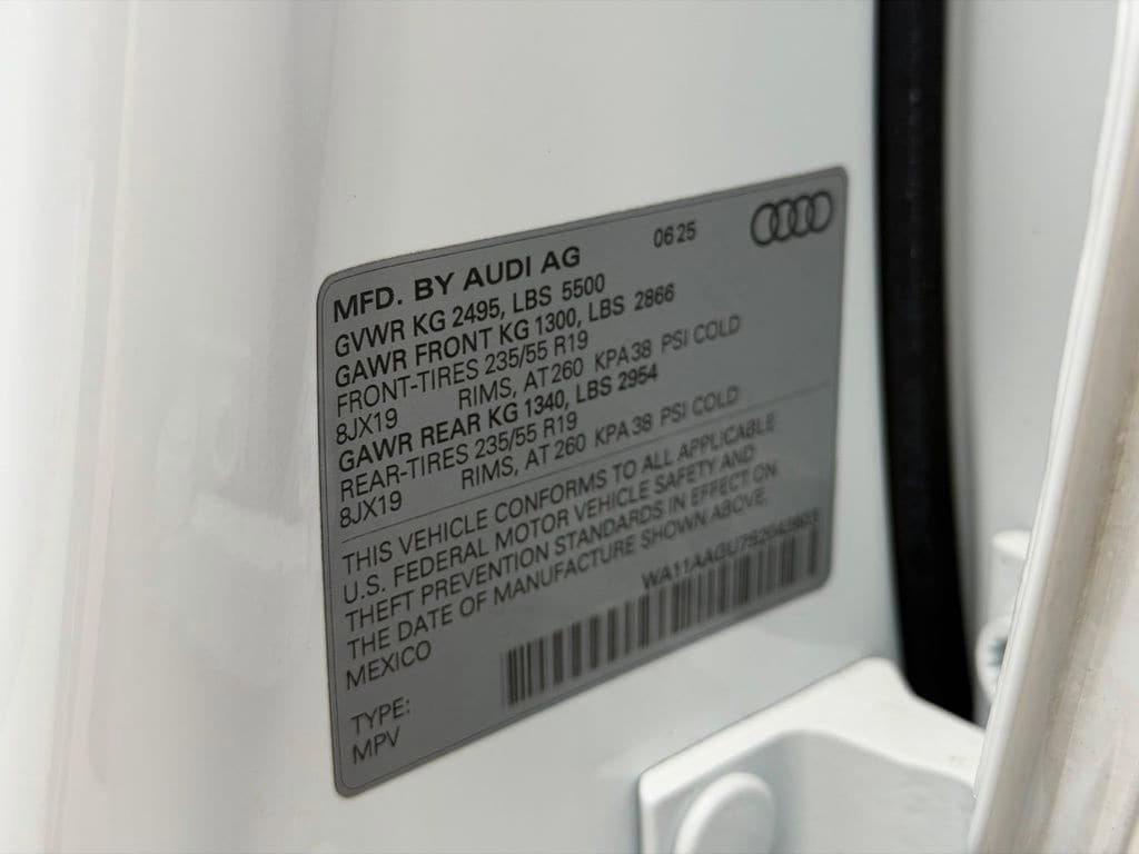 Used 2025 Audi Q5 Premium w/ Convenience Package AWD/4WD image 24
