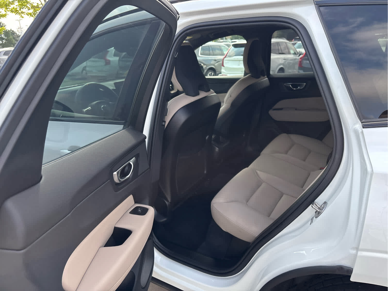 Used 2026 Volvo XC60 B5 Plus AWD/4WD image 25