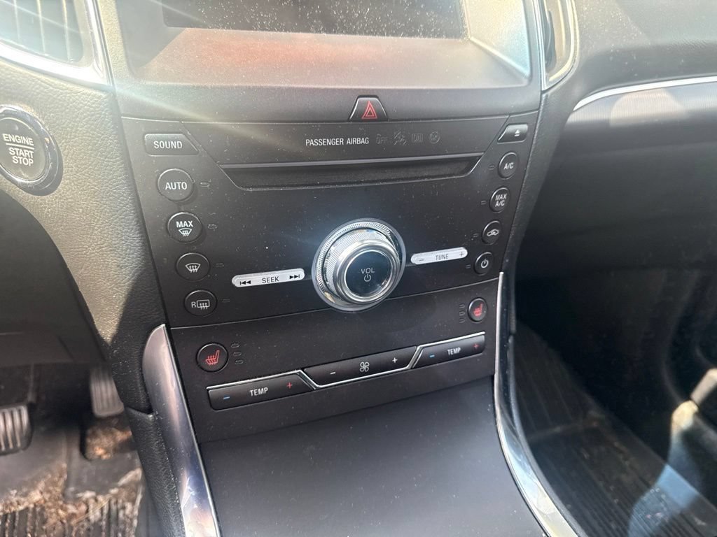 Used 2019 Ford Edge Titanium w/ Cold Weather Package AWD/4WD image 14