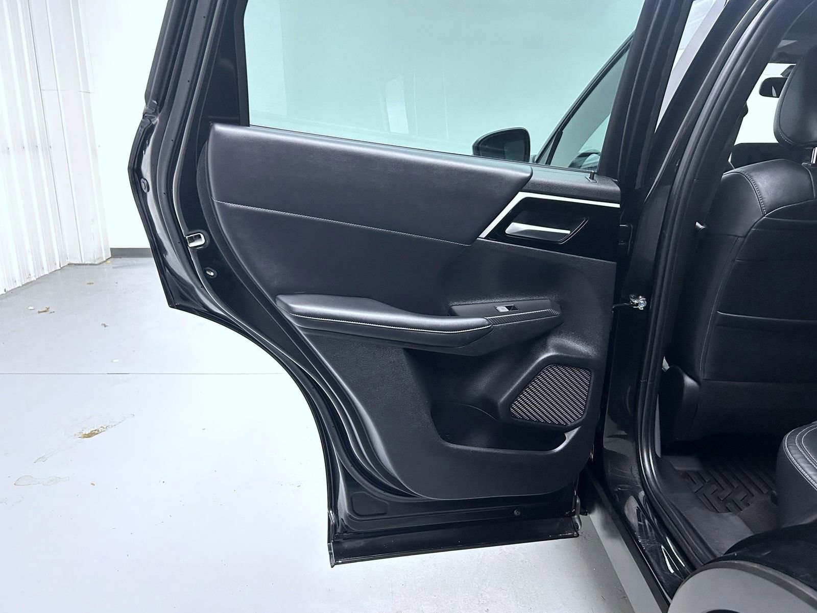 Used 2023 Mitsubishi Outlander SE Black Edition image 20