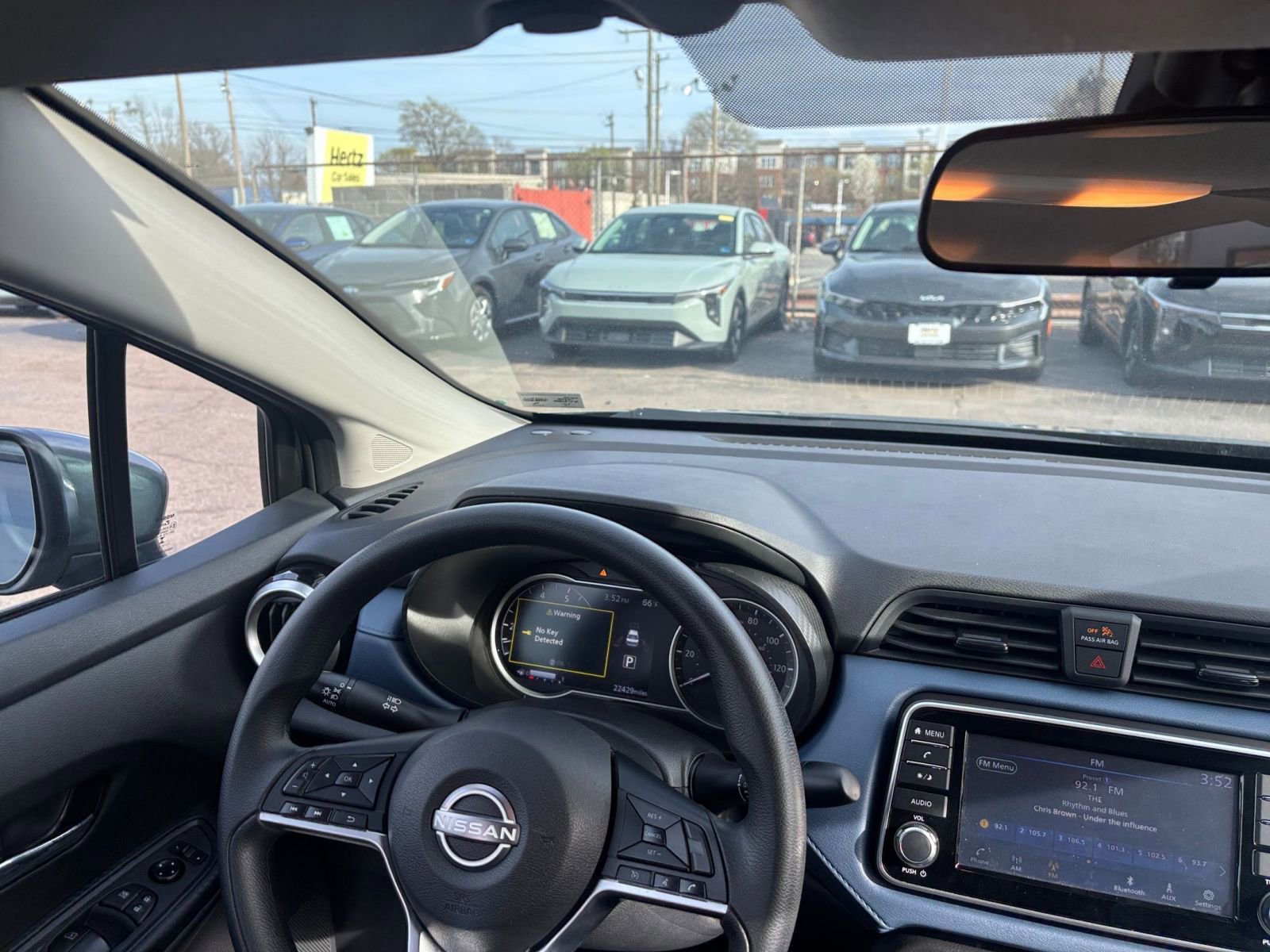 Used 2025 Nissan Versa SV image 34
