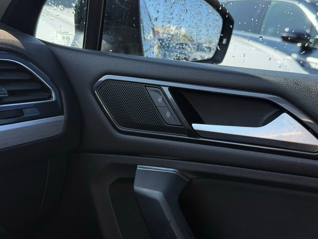 Used 2018 Volkswagen Tiguan S FWD image 21