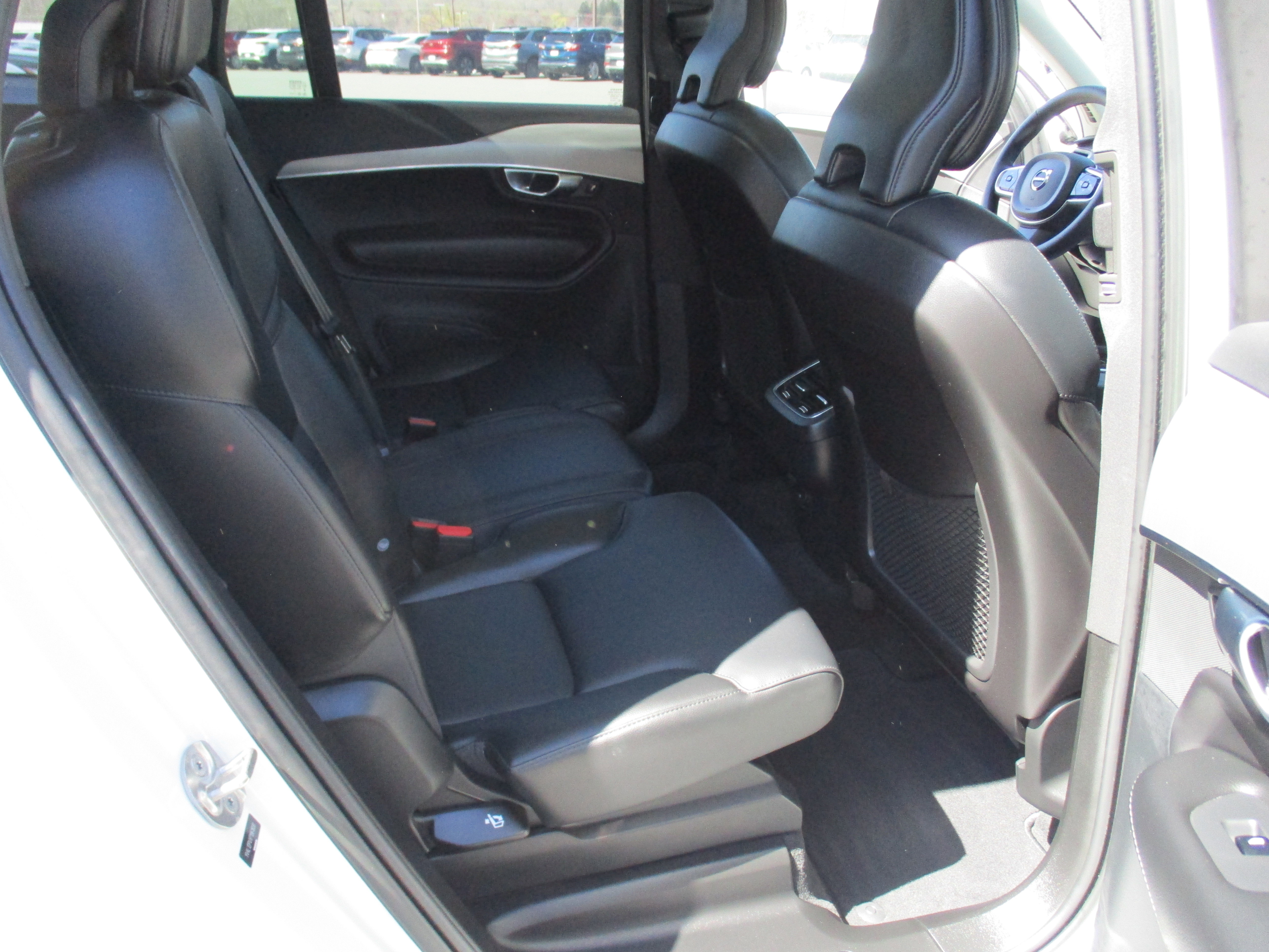 Certified 2023 Volvo XC90 B5 Core w/ Climate Package AWD/4WD image 14
