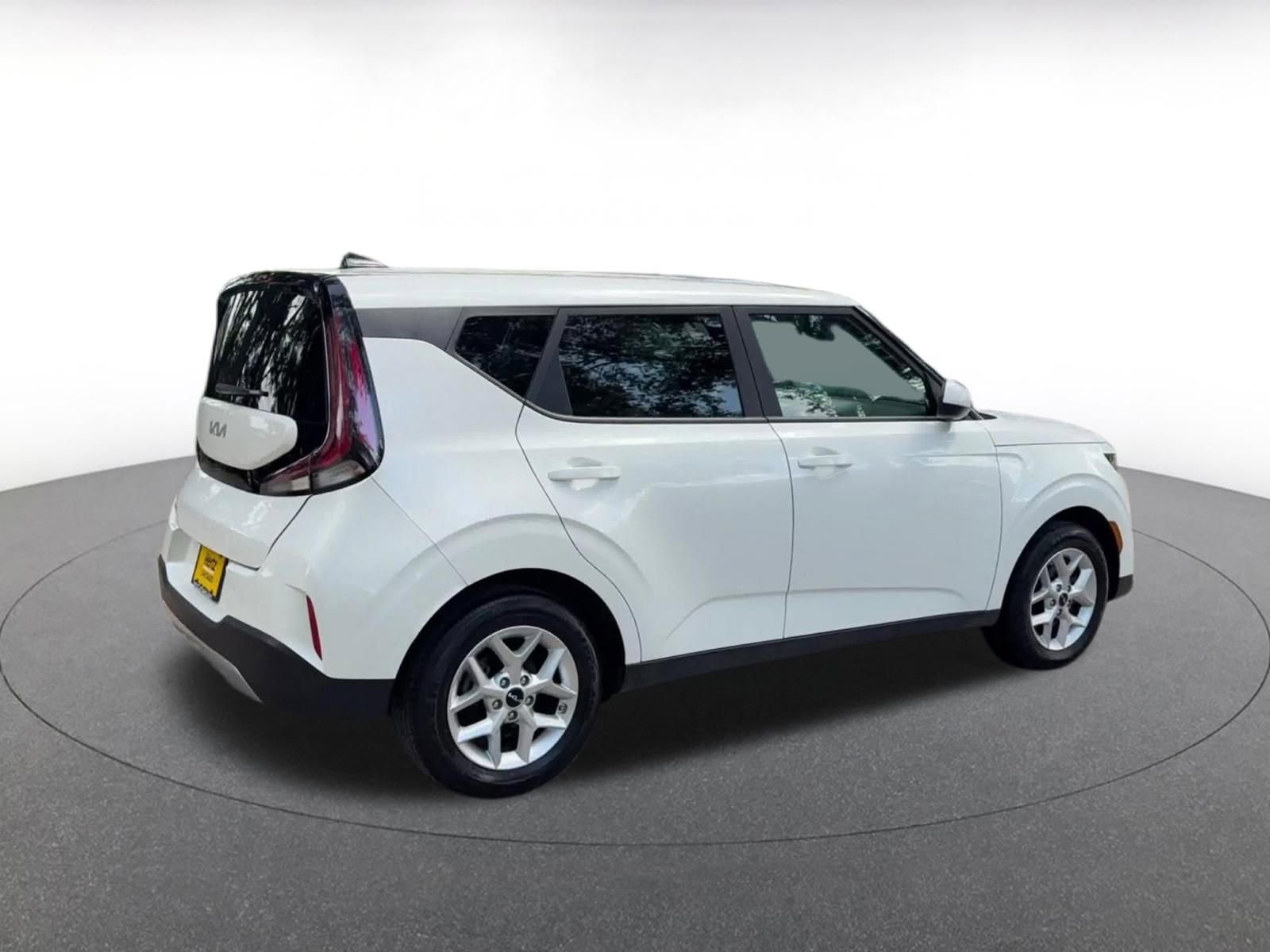 Used 2025 Kia Soul LX w/ LX Technology Package FWD image 15