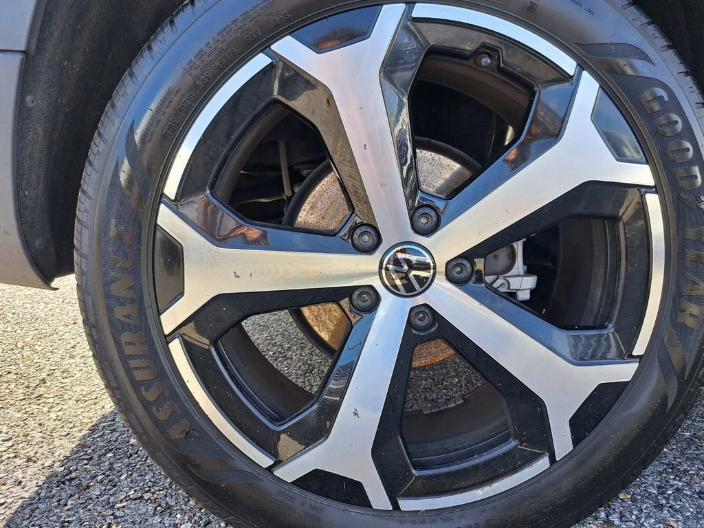 Used 2025 Volkswagen Taos SEL image 23