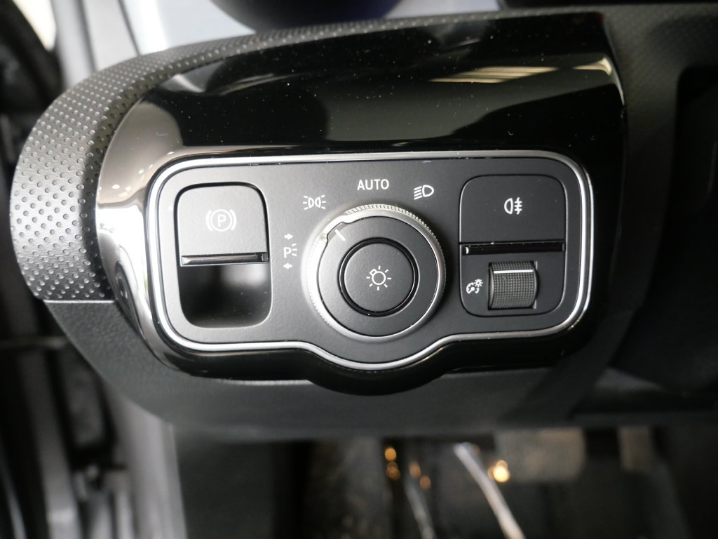Used 2023 Mercedes-Benz CLA 250 4MATIC image 13